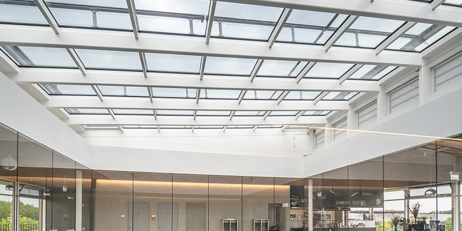 Large flat glazed roof