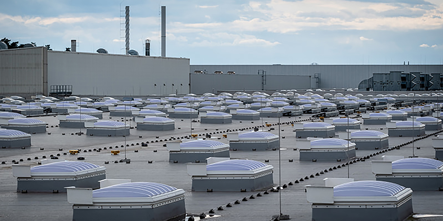 Large roof with multiple polycarbonate rooflight domes