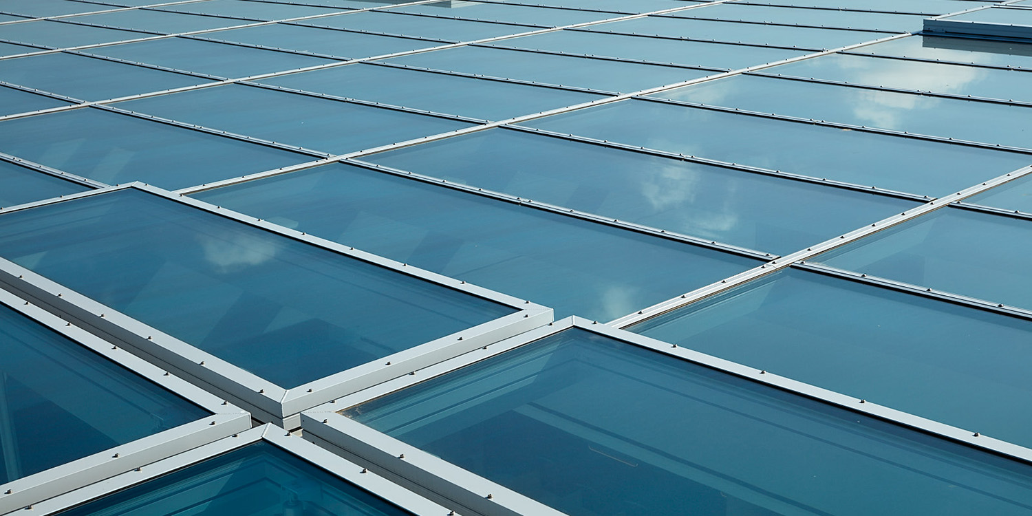 Flat glass atrium rooflight