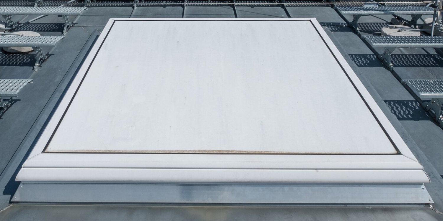 AOV rooflight with solid lid